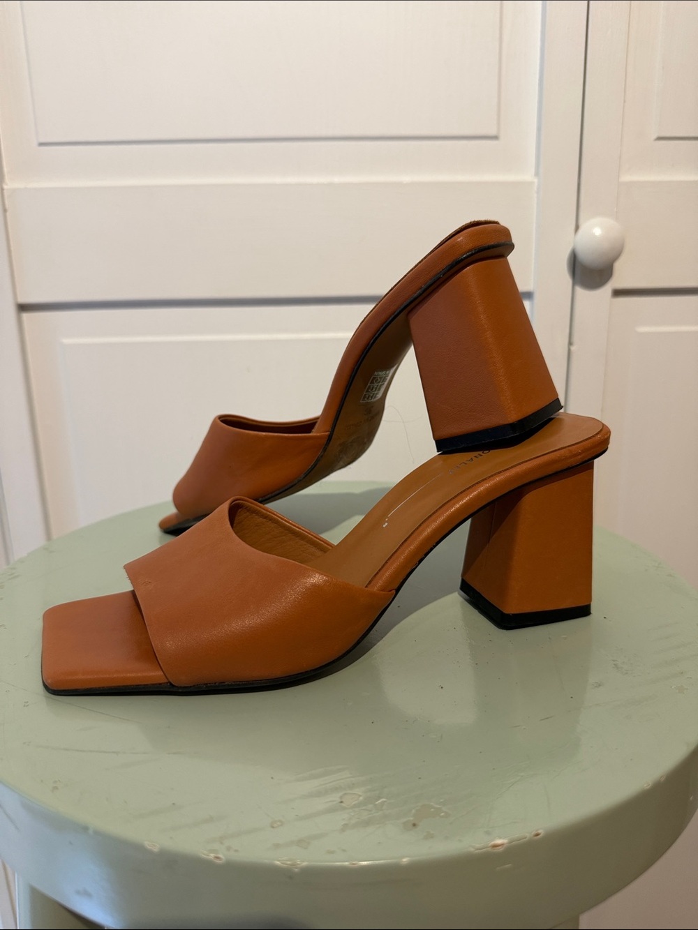 Intentionally Blank Women's Tan Square-Toe Leather Heel Mule 38 8